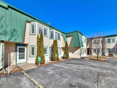Popular attractions Area Nearby Property